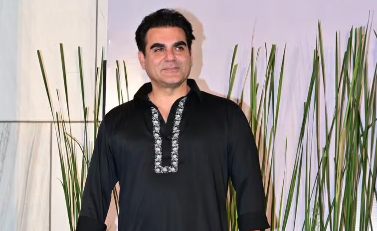 Celebrities make a splash At a grand Eid party Photos17