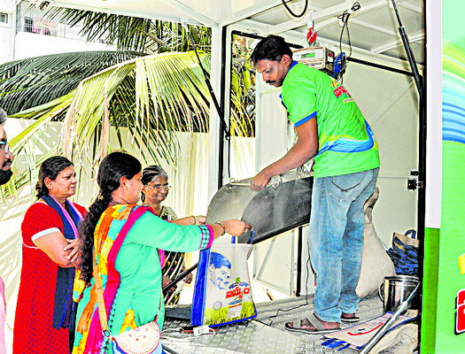 జిల్లాలో ఎంఎల్‌ఎస్‌ పాయింట్లు: 10 రేషన్‌షాపుల సంఖ్య: 1,3