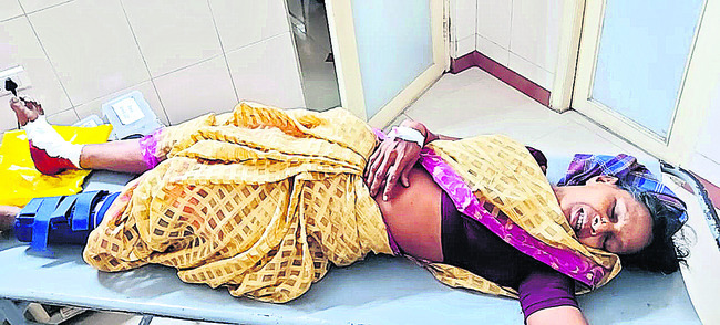 ఆటోను ఢీ కొట్టిన ట్రాక్టర్‌: మహిళ మృతి2