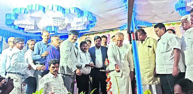 విద్యార్థుల కోసం అదనపు బస్సులు నడుపుతాం 1