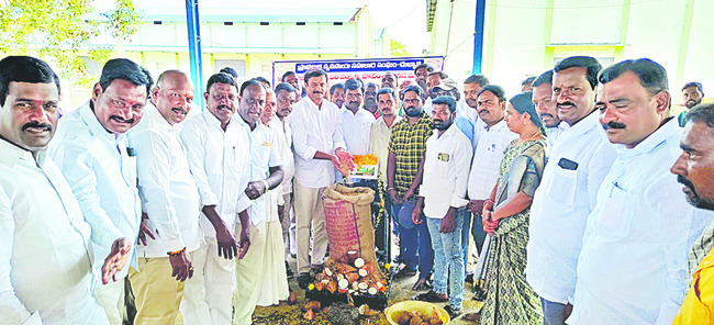 రైతులను ఇబ్బంది పెట్టొద్దు2