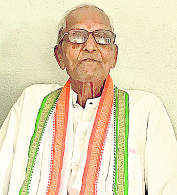 స్వాతంత్య్ర సమరయోధుడు మృతి1