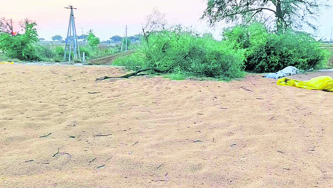 ఈదురుగాలులు.. వడగండ్ల వర్షం3