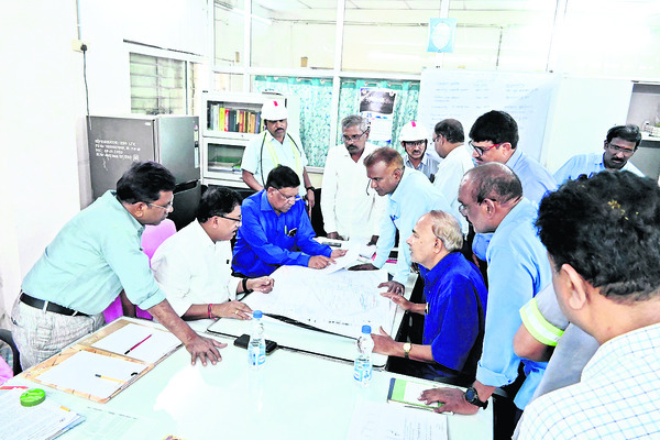 పూర్తిస్థాయి రక్షణ చర్యలు పాటించాలి1