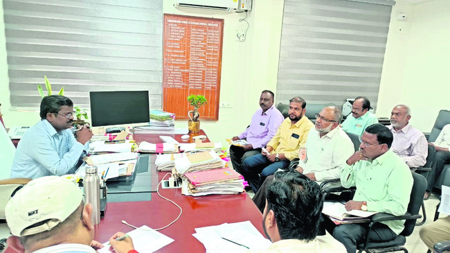 రాజకీయ ప్రతినిధులతో సమావేశం 1