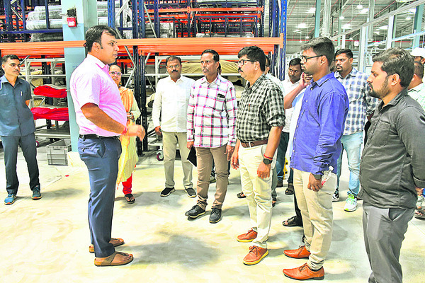 అతివలకు రెడీమేడ్‌ ఉపాధి1