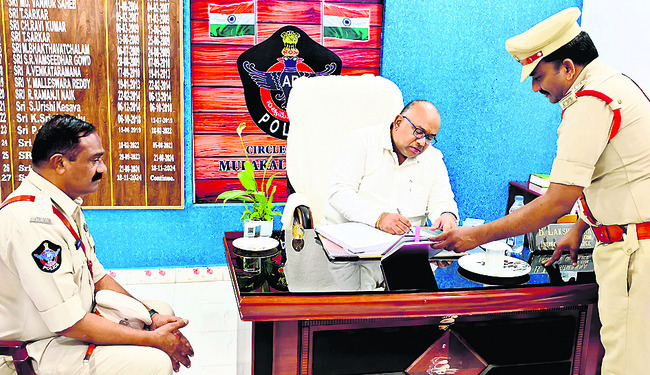 నాయకులకు, కార్యకర్తలకు అండగా ఉంటాం 1