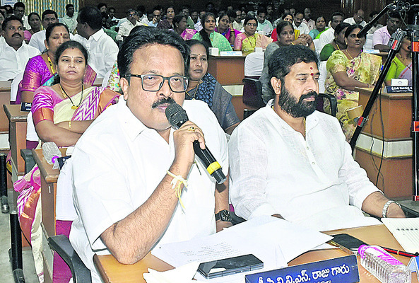 తాగునీటి ఎద్దడి నివారణకు తొలి ప్రాధాన్యం 5