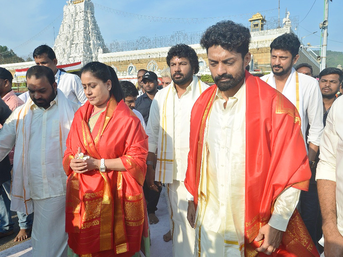 Actress Vijayashanthi And Actor Nandamuri Kalyan Ram Visits Tirumala Temple Photos14