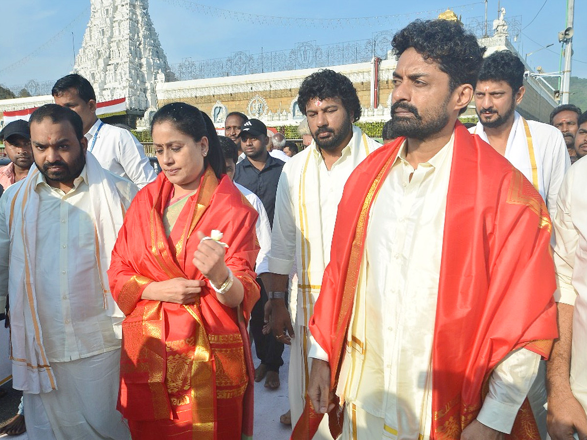Actress Vijayashanthi And Actor Nandamuri Kalyan Ram Visits Tirumala Temple Photos15