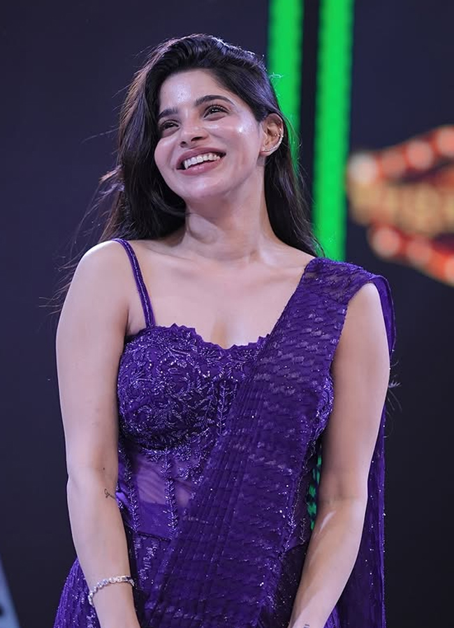 Divya Bharati is shaking the hearts of fans with her beauty7