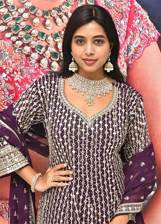Models Shine At Hi Life Jewels Exhibition: Photos7
