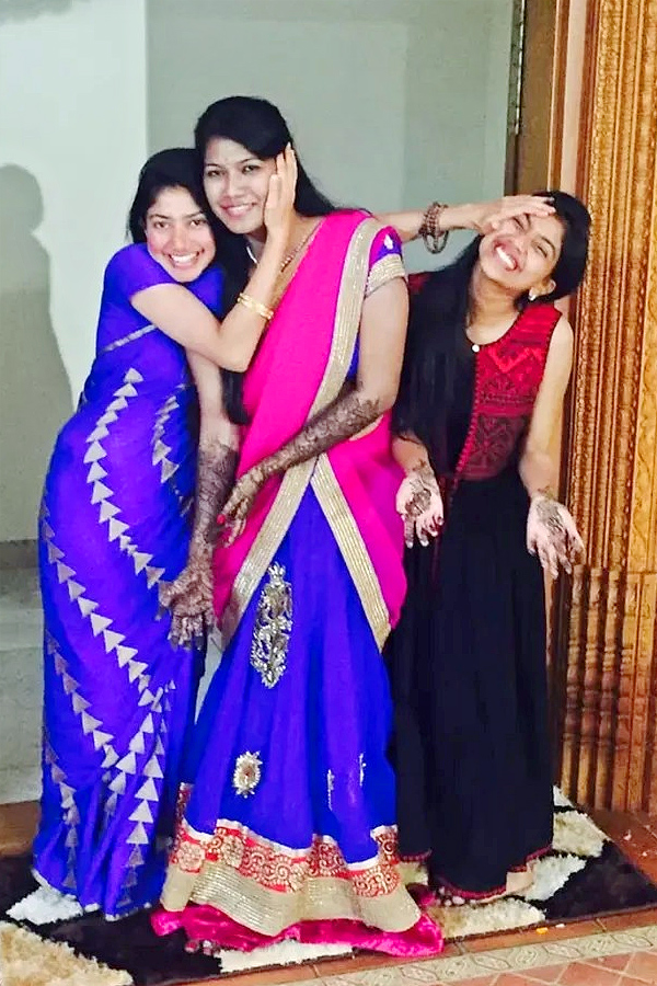 Sai Pallavi Happy moments with her friends Photos Viral4