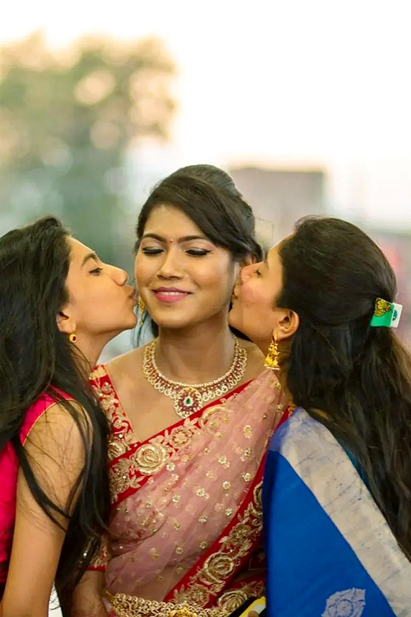 Sai Pallavi Happy moments with her friends Photos Viral6