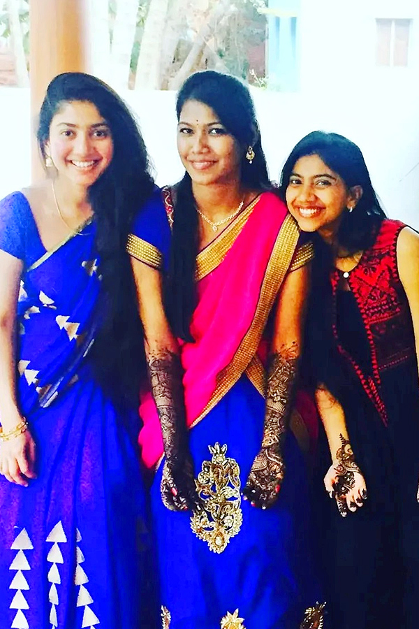Sai Pallavi Happy moments with her friends Photos Viral7