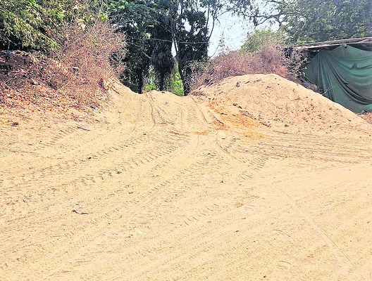 తమ్ముళ్లకు ఇసుకాసులు1