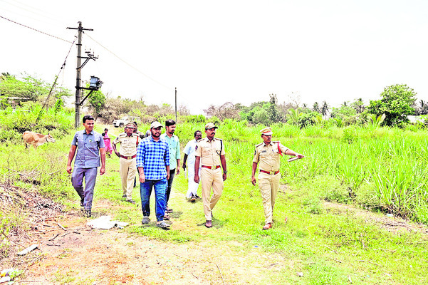 భూములను ఆక్రమిస్తే చర్యలు తప్పవు1
