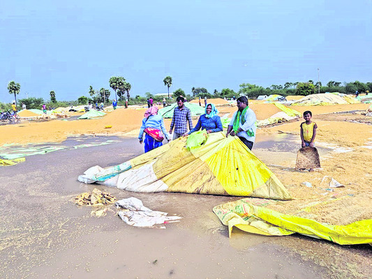 అకాల వర్షం.. ఆగమాగం1