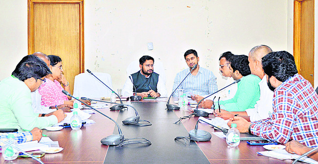 ఆర్థిక ప్రగతికి సంఘాలు కృషి చేయాలి1