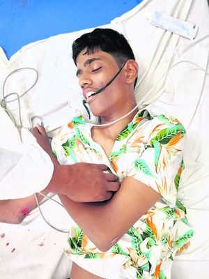 మాజీ సీఎం వైఎస్‌ జగన్‌ను  కలిసిన జెడ్పీ చైర్మన్‌   2