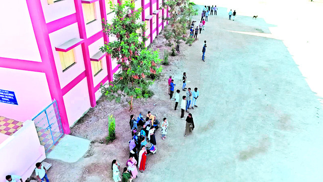 పోకిరీల భరతం పడుతూ..1