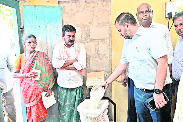 సన్నబియ్యం పంపిణీ సక్రమంగా చేయాలి1