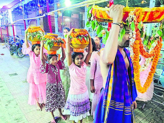 అమ్మవారికి విశేష పూజలు 1