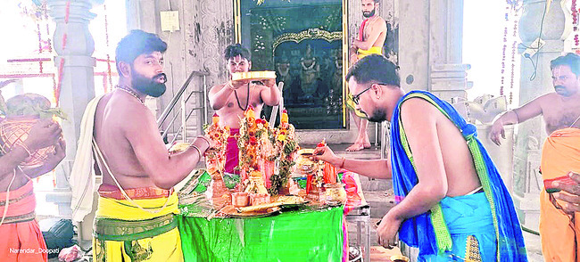 వణికిస్తున్న వరుణుడు4