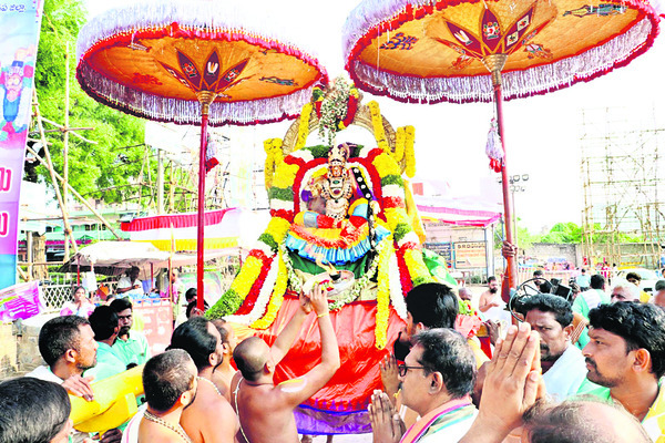 బ్రహ్మోత్సవం.. నయనమనోహరం 1