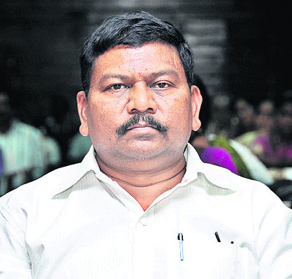 మృతిచెందిన పోలీసు కుటుంబానికి ‘చేయూత’11