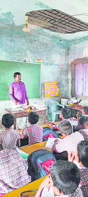 బడి.. భయపెడుతోంది3