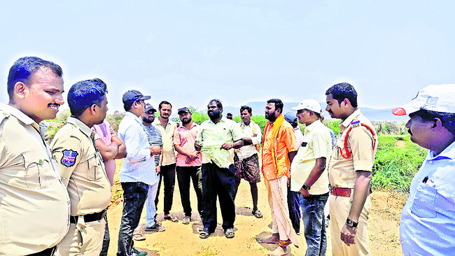 ఇంటి పైకప్పు ధ్వంసం
1