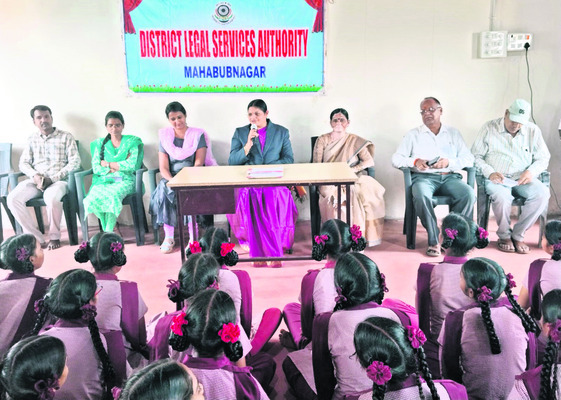 పరిశ్రమలకు గడువులోగా అనుమతులు  
2