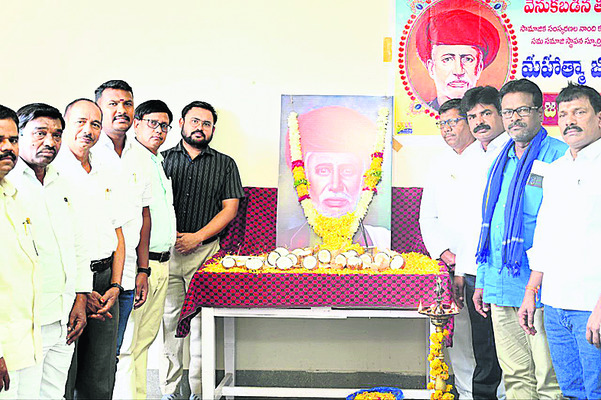 అణగారిన వర్గాల ఆశాజ్యోతి పూలే1