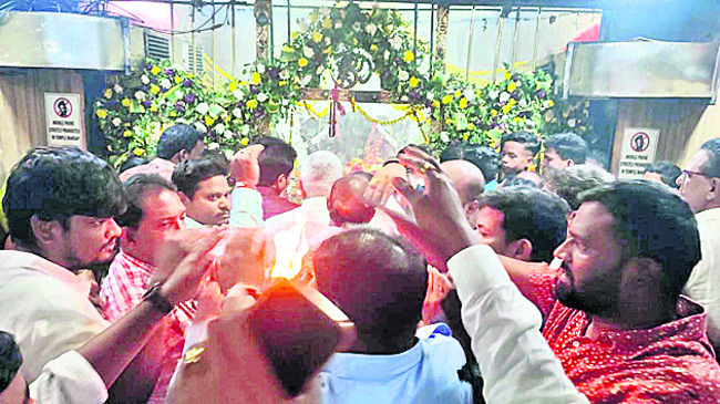 కొనసాగుతున్న చైత్రోత్సవాలు1