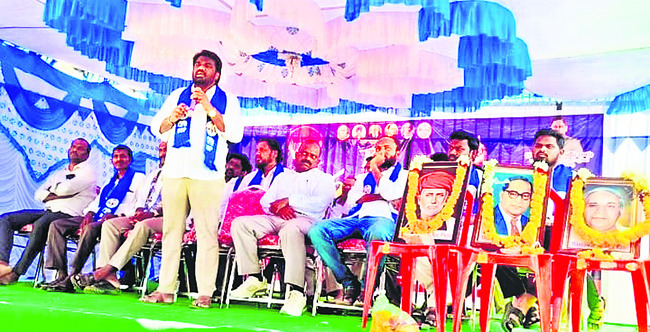 బీసీలకు 52 శాతం రిజర్వేషన్‌ కల్పించాలి1