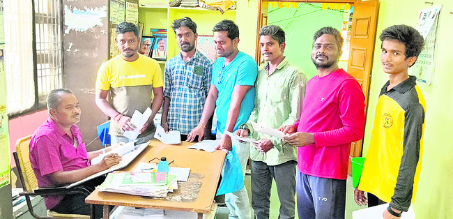 ‘రాజీవ్‌ యువ వికాసానికి’ ఆన్‌లైన్‌ అవస్థలు1