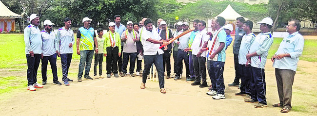 ఉత్సాహంగా క్రికెట్‌ పోటీలు4