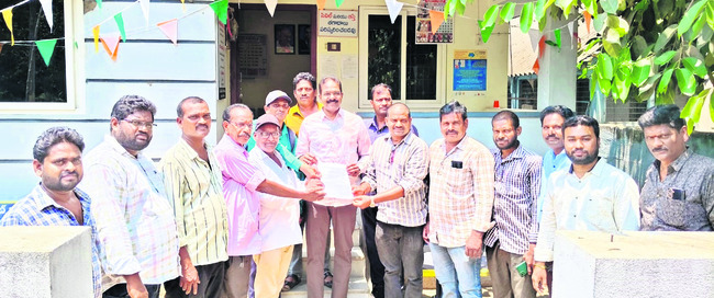‘సాక్షి’పై అరకమ కేసులు ఎత్తివేయాలి 1