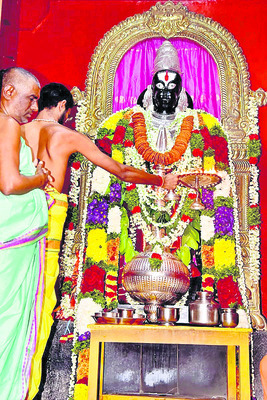 నృసింహుని సన్నిధికి పోటెత్తిన భక్తులు1