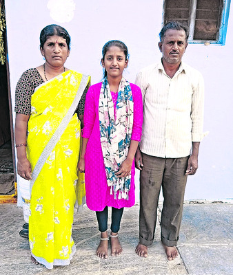 ‘టాప్‌’ లేపిన ఆటోడ్రైవర్‌ కుమార్తె5