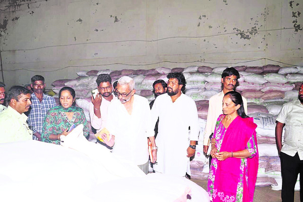 పౌరసరఫరాల రాష్ట్ర చైర్మన్‌ ఆకస్మిక తనిఖీ   1