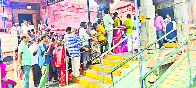 పొలిటికల్‌ అడ్వైజరీ కమిటీ సభ్యుడిగా కోన 1