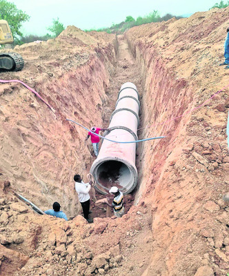 కాళేశ్వరం కాల్వ పనుల్లో కదలిక1