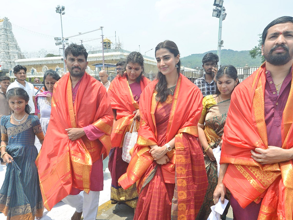 Actress Meenakshi Chaudhary Visits Tirumala Tirupati Temple Photos11