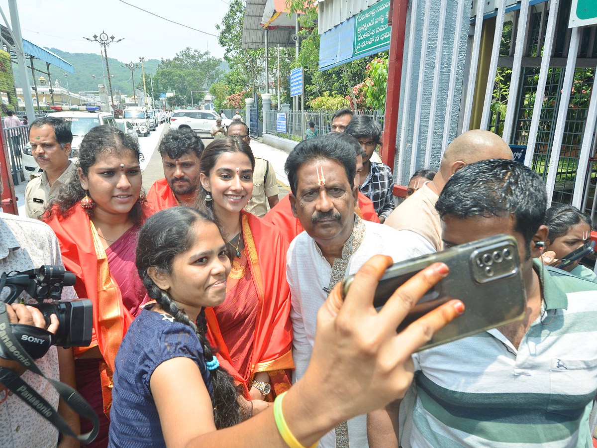Actress Meenakshi Chaudhary Visits Tirumala Tirupati Temple Photos15