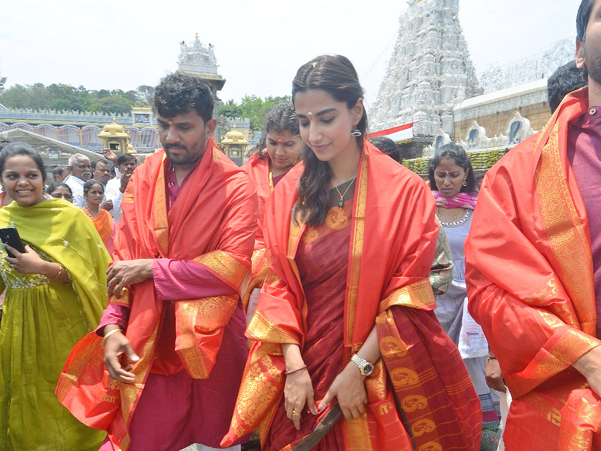 Actress Meenakshi Chaudhary Visits Tirumala Tirupati Temple Photos17