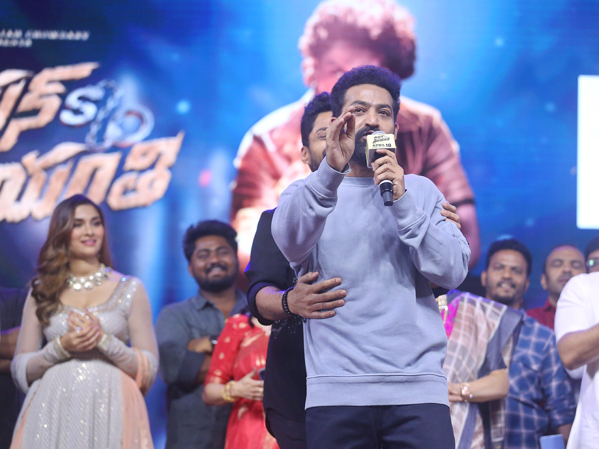 Arjun Son Of Vyjayanthi Pre Release Event Photos8