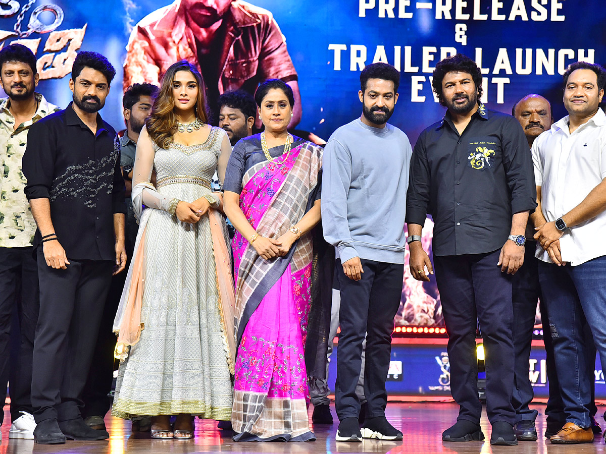 Arjun Son Of Vyjayanthi Pre Release Event Photos2