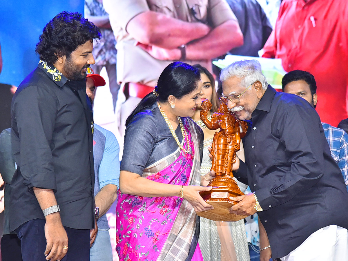 Arjun Son Of Vyjayanthi Pre Release Event Photos5